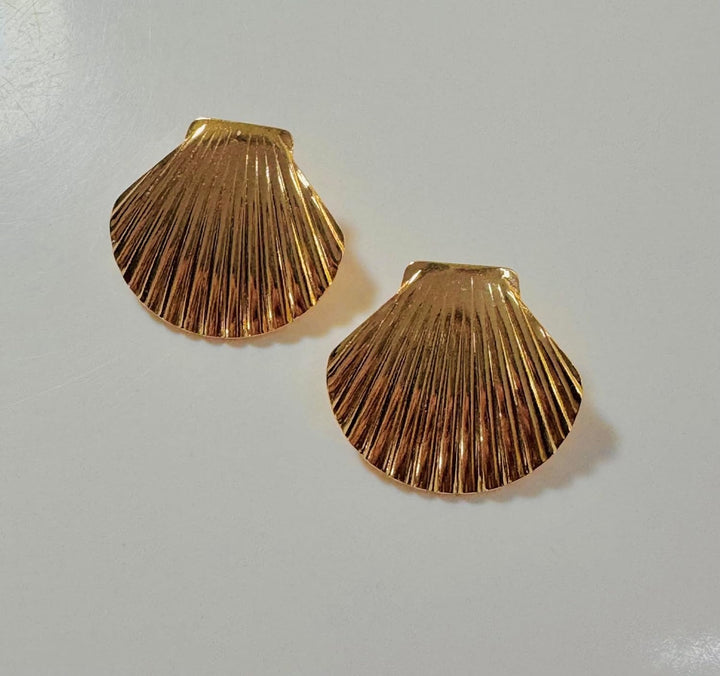 Premium gold plated seashell earrings for women – ocean-inspired design