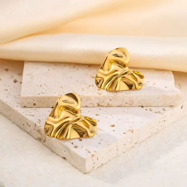 Shop Wavy Heart Gold Stud Earrings – Buy Waterproof & Anti-Tarnish for Women